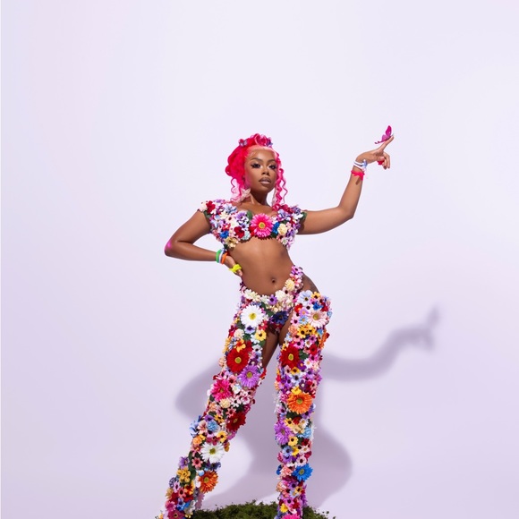 Floral Costume - Picture 2 of 4